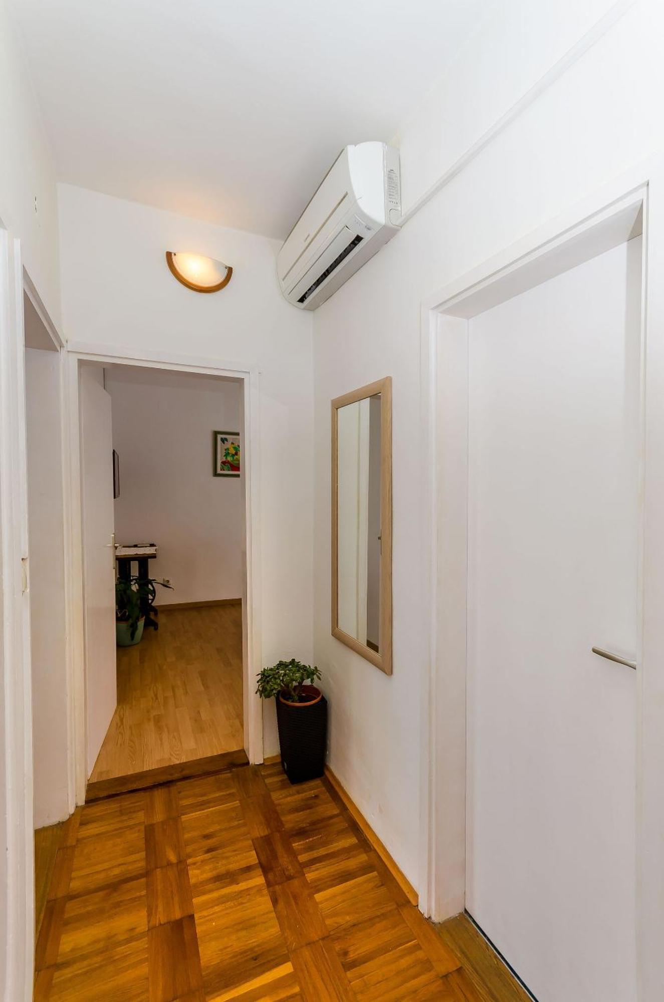 Jakov Apartment Jelsa (Hvar)