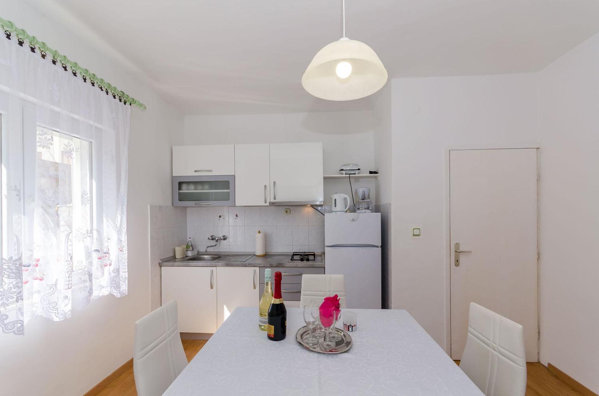 Apartment Jakov *