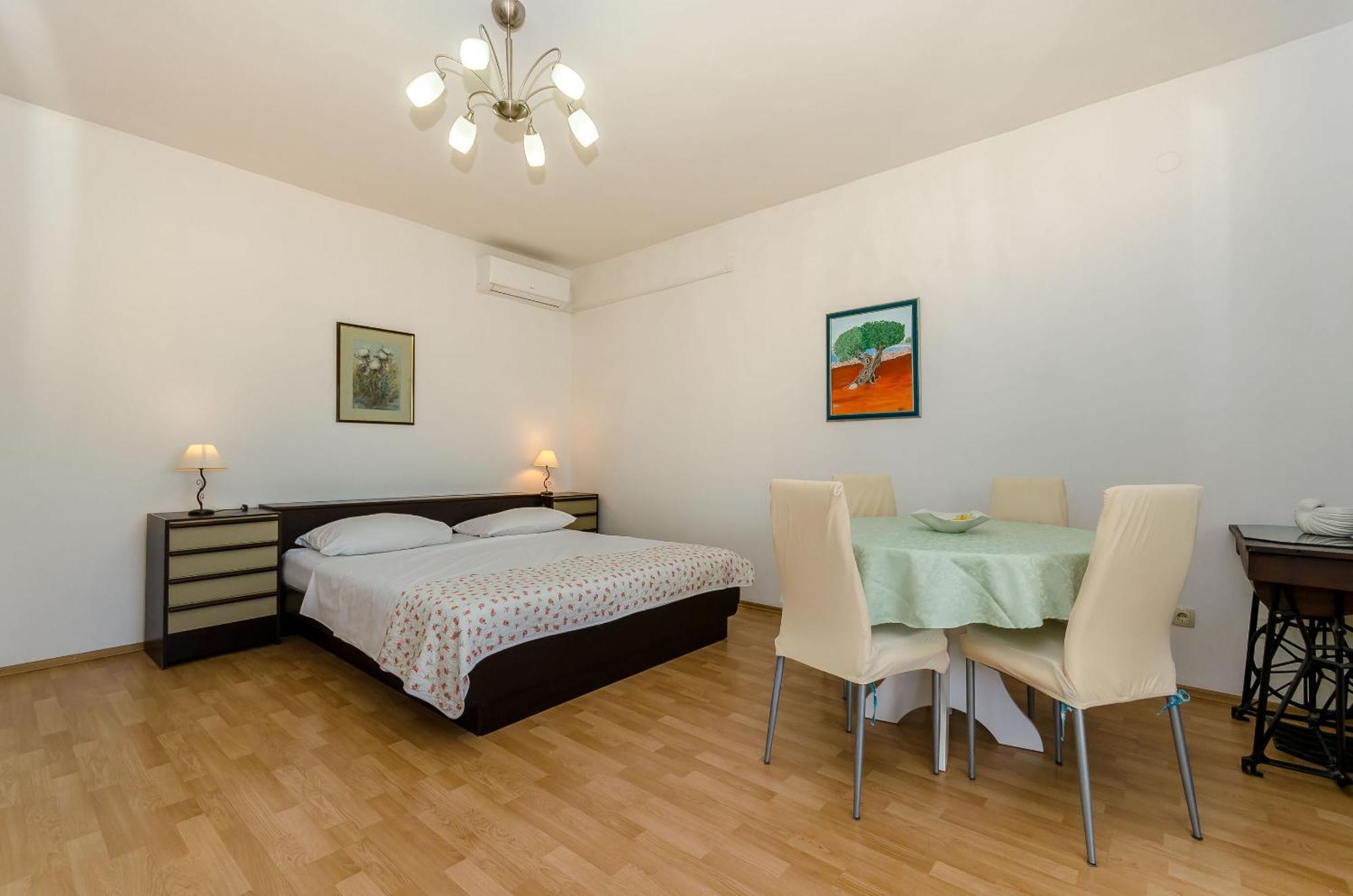 Jakov Apartment *