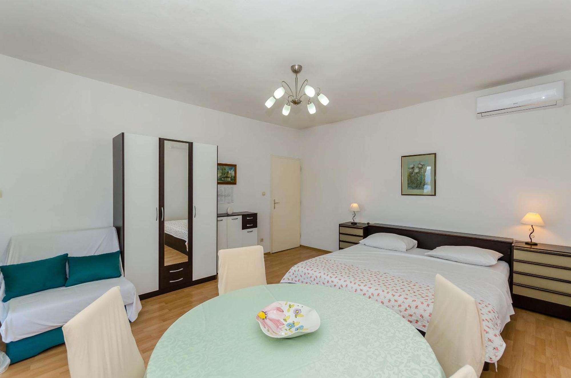 Apartment Jakov *