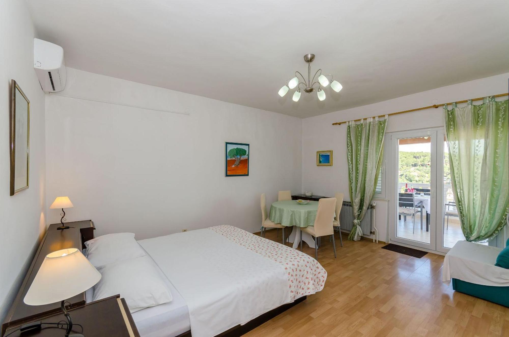 Apartment Jakov Jelsa (Hvar)
